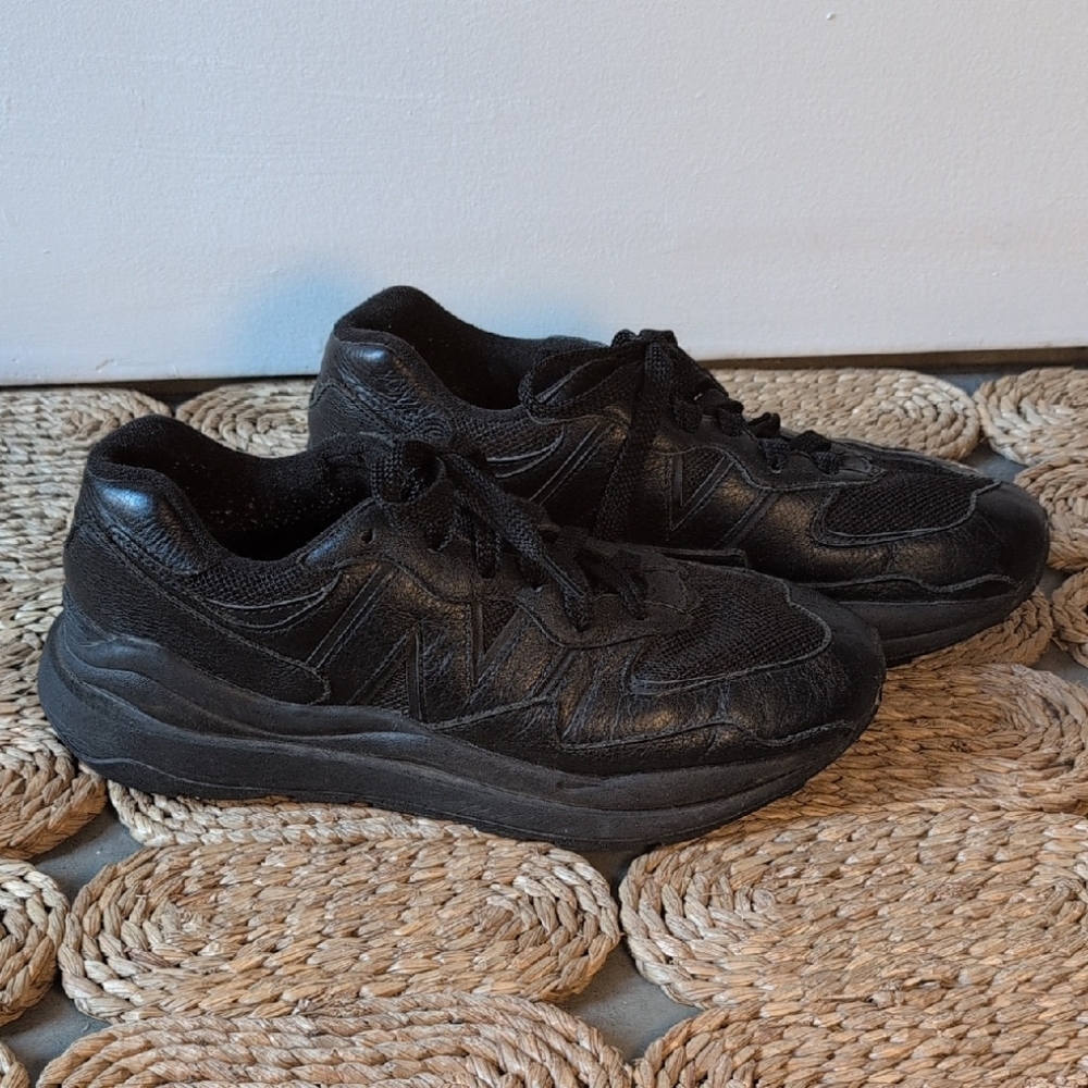 New Balance Men's All-Black Sneakers